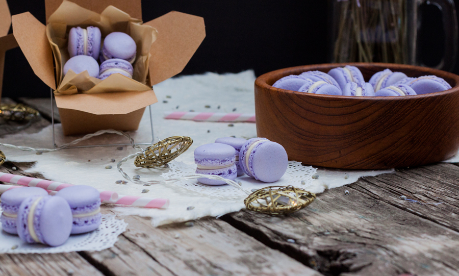 Mesa vintage con Mini French Macarons