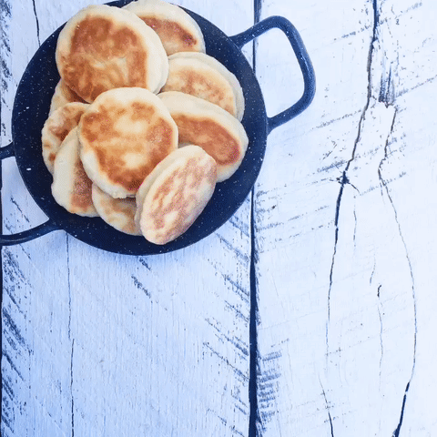 gif de gorditas de nata dulces formando el número 5000, al final aparece la palabra gracias