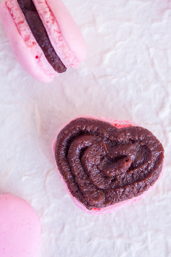 Este San Valentín, dile a las personas más importantes en tu vida cuánto las amas con estos preciosos Macarons de Corazón rellenos de Nutella casera