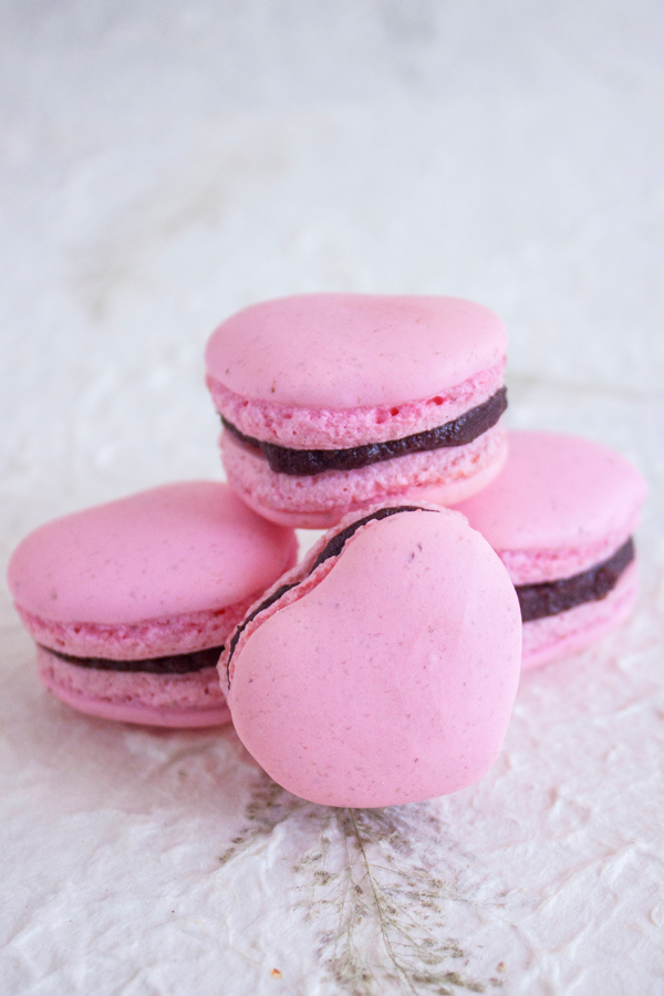 Este San Valentín, dile a las personas más importantes en tu vida cuánto las amas con estos preciosos Macarons de Corazón rellenos de Nutella casera