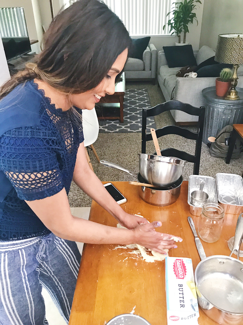 Amasando en el Manos a la Masa Workshop: Taller de Panadería Casera