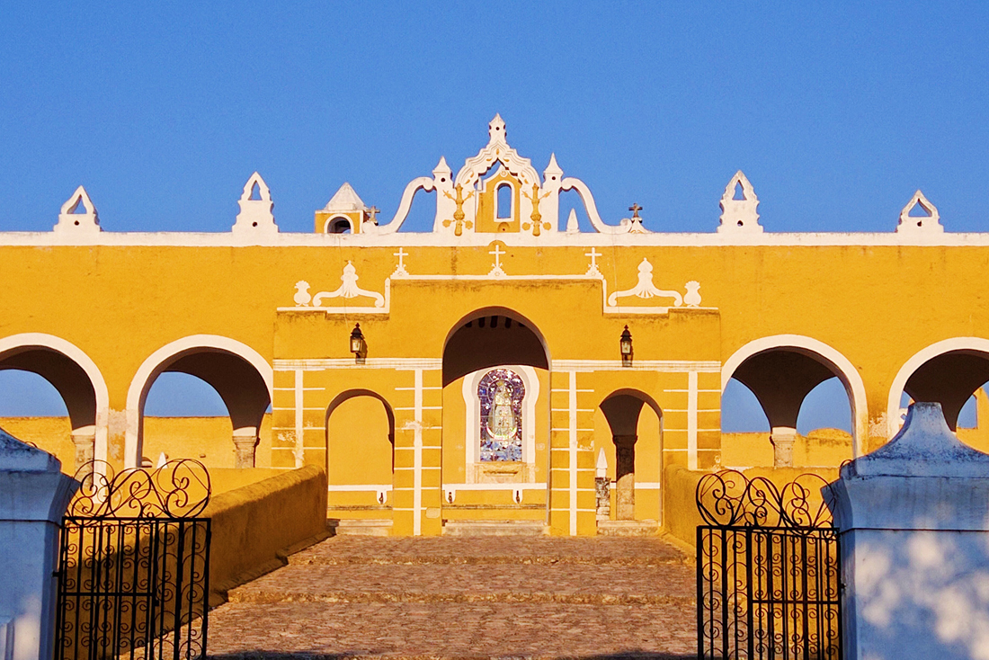 Fachada del Convento de San Antonio de Padua, Izamal, Yucatán