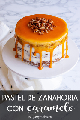 Este hermoso Drip Cake de Zanahoria con Caramelo es muy fácil de hacer con esta receta paso a paso. El bizcocho es delicioso, con sabor a nuez y zanahoria, y el caramelo salado le da un toque espectacular. Además, es el postre perfecto para cualquier ocasión especial.